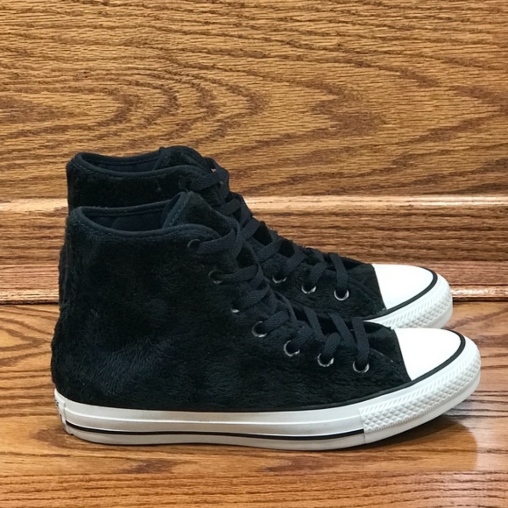 Converse Chuck Taylor All Star Hi Fuzzy Faux Fur Black Sneakers Size Women 7 - Picture 3 of 8